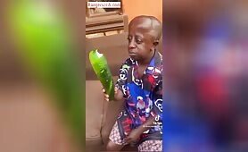 Lady Uses Big Cucumber To Stretch Her Pussy Video