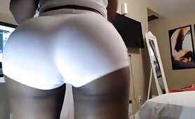  Pearl Shakes Her Big Ass on Webcam