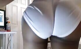  Pearl Shakes Her Big Ass on Webcam
