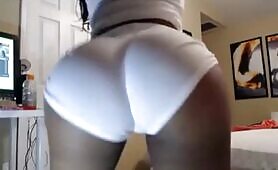  Pearl Shakes Her Big Ass on Webcam