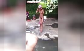 Watch Naked Ugandan Ladies Bathing In The River