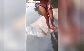 Watch Naked Ugandan Ladies Bathing In The River