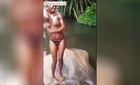 Watch Naked Ugandan Ladies Bathing In The River