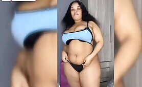 Massive Thick Escort Showing Off