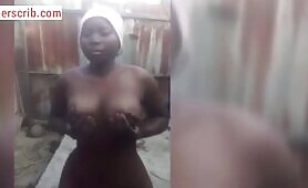Roselyn From Kumasi Removing Her Bra