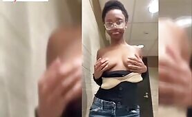 Lady Strips Her Top To Flaunt Her Titties