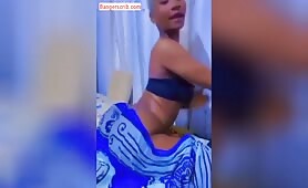 Tanzanian Girl Without Any Panty On Teasing