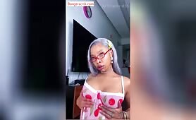 Blondie_254 Shares Nude Video, As She Flaunts Her Boobs, And Rubs Them